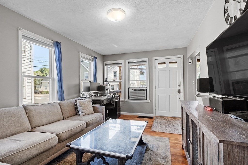 129 Maple Street Lynn, MA 01904 - Photo 10 of 36