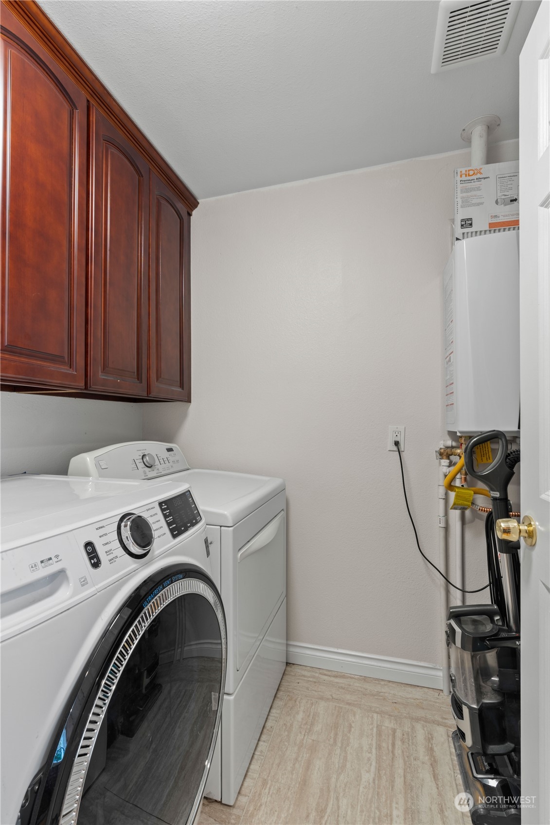 11420 Tower Road Southwest Lakewood, WA 98498 - Photo 29 of 40 a utility room with dryer and washer