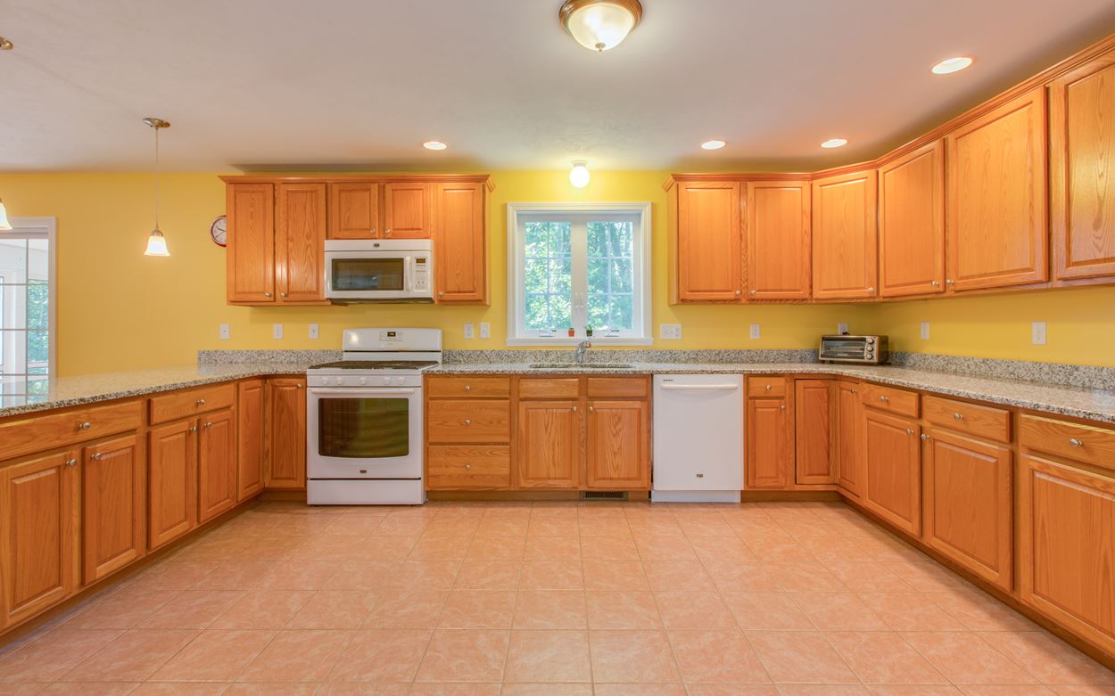 9 Washington Street Pelham, NH 03076 - Photo 11 of 24 Gallery Image 11