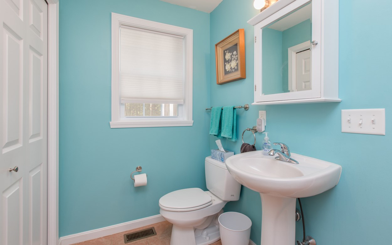 9 Washington Street Pelham, NH 03076 - Photo 17 of 24 Gallery Image 17