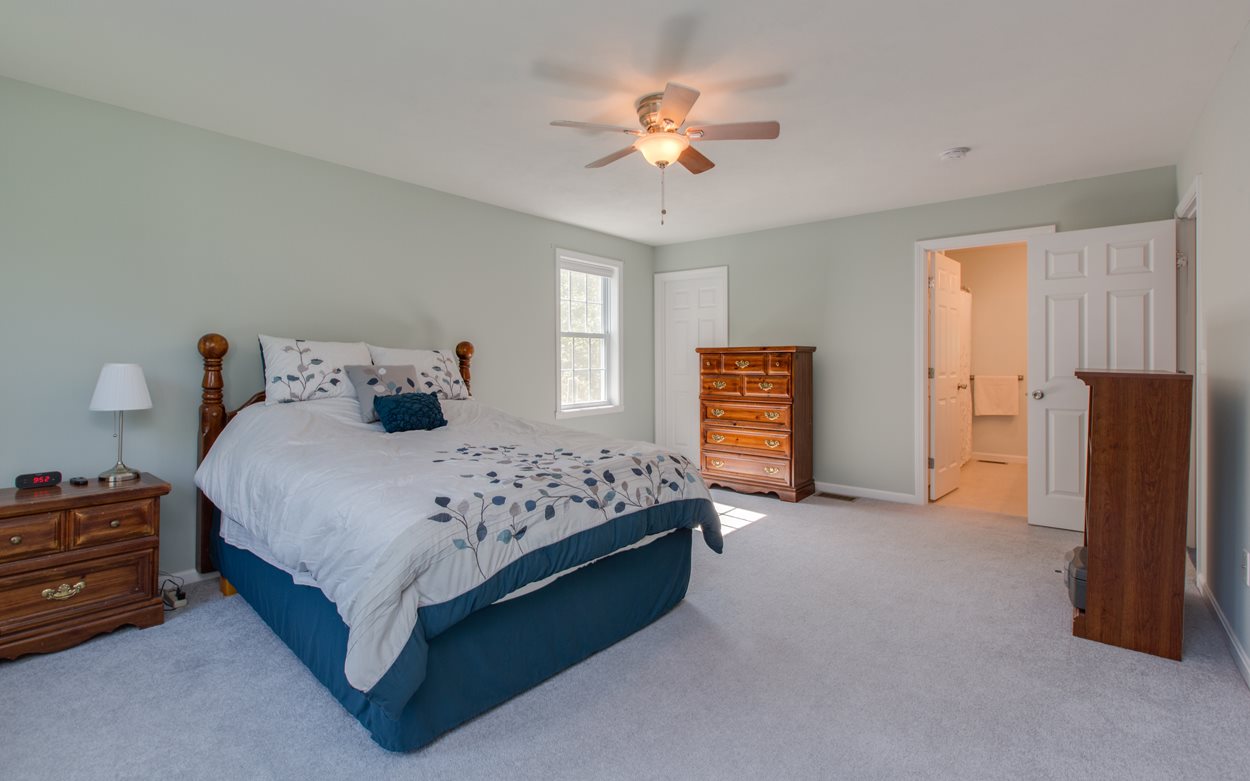9 Washington Street Pelham, NH 03076 - Photo 19 of 24 Gallery Image 19