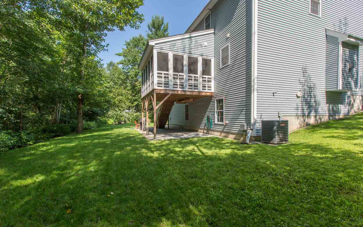 9 Washington Street Pelham, NH 03076 - Photo 4 of 24 Gallery Image 4