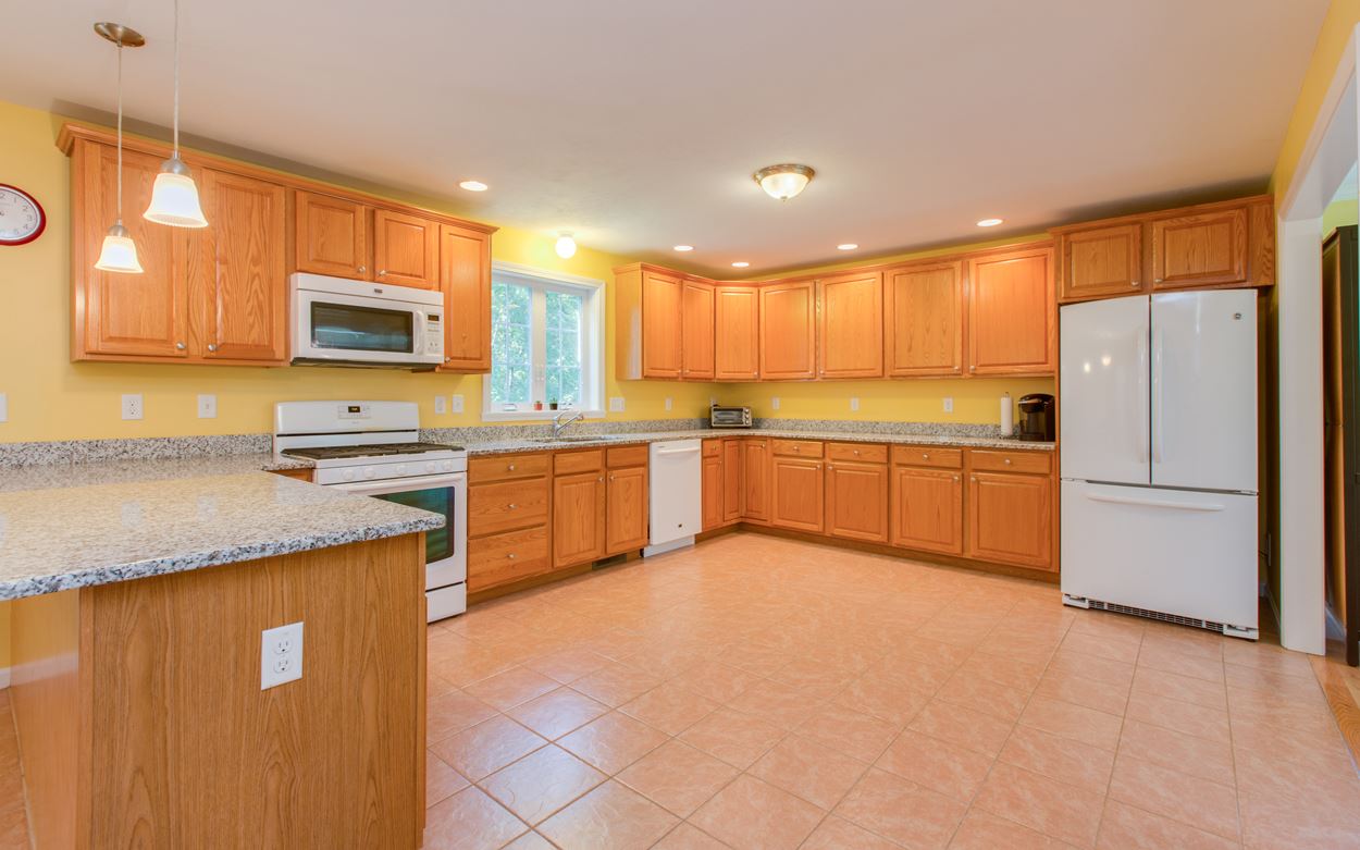 9 Washington Street Pelham, NH 03076 - Photo 9 of 24 Gallery Image 9