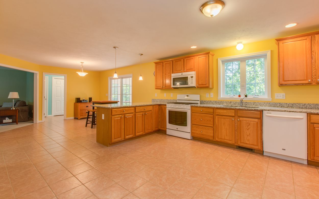 9 Washington Street Pelham, NH 03076 - Photo 10 of 24 Gallery Image 10