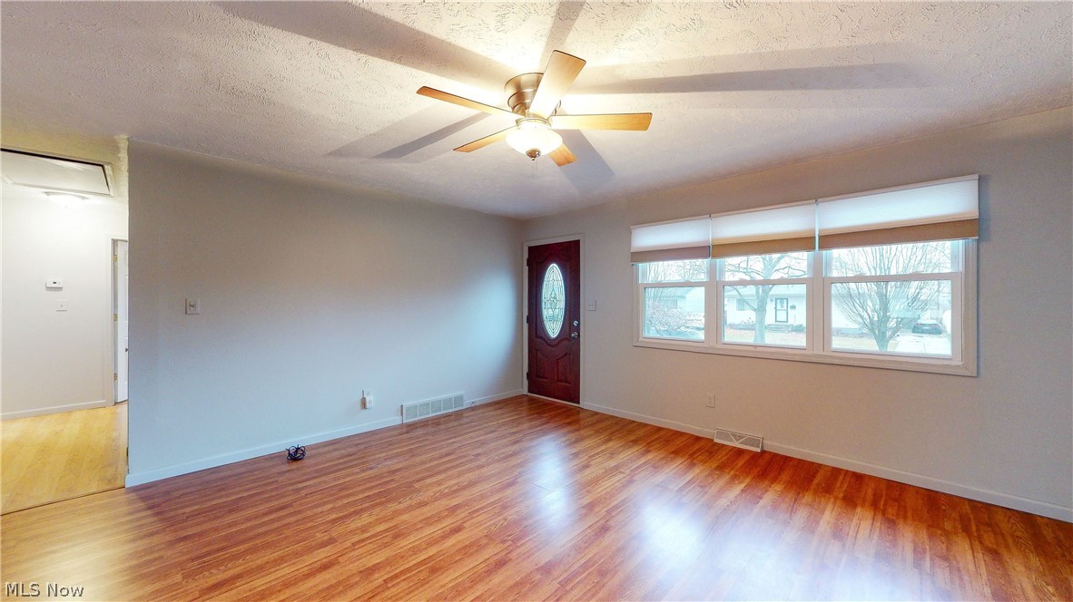 347 South Ridge Drive Cleveland, OH 44109 - Photo 9 of 35 Gallery Image 9
