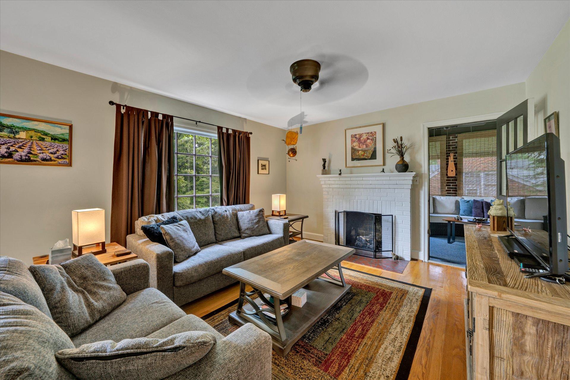 2346 York Road Southwest Roanoke, VA 24015 - Photo 6 of 34 06-DSC00004-3