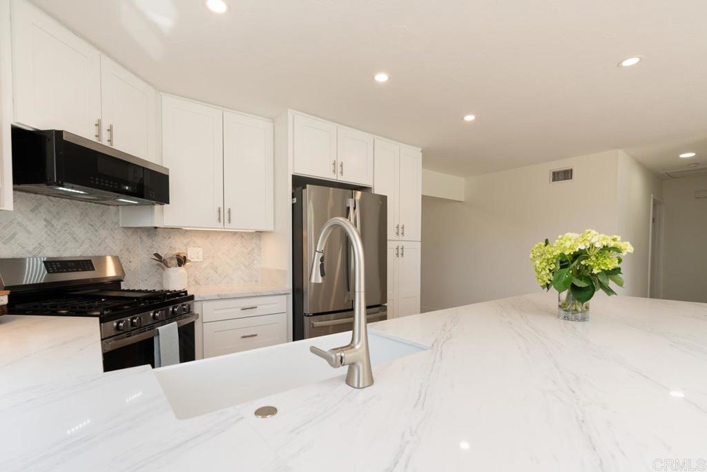11007 Crystal Springs Road Santee, CA 92071 - Photo 17 of 33 Kitchen