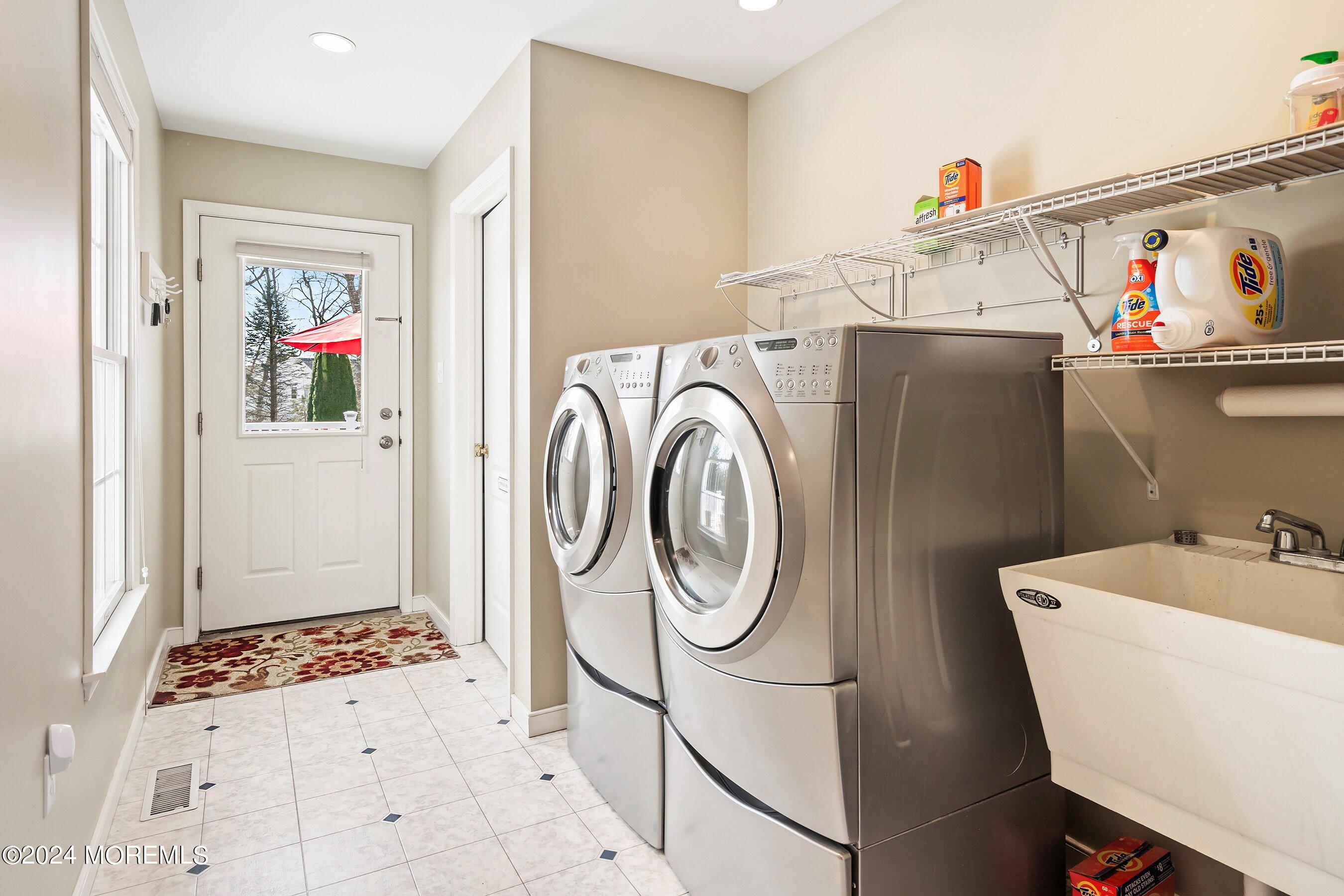 1235 Ridge Avenue Manahawkin, NJ 08050 - Photo 21 of 65 21-Laundry