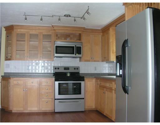 17 Pinecrest Road Portland, ME 04102 - Photo 6 of 20 Kitchen.