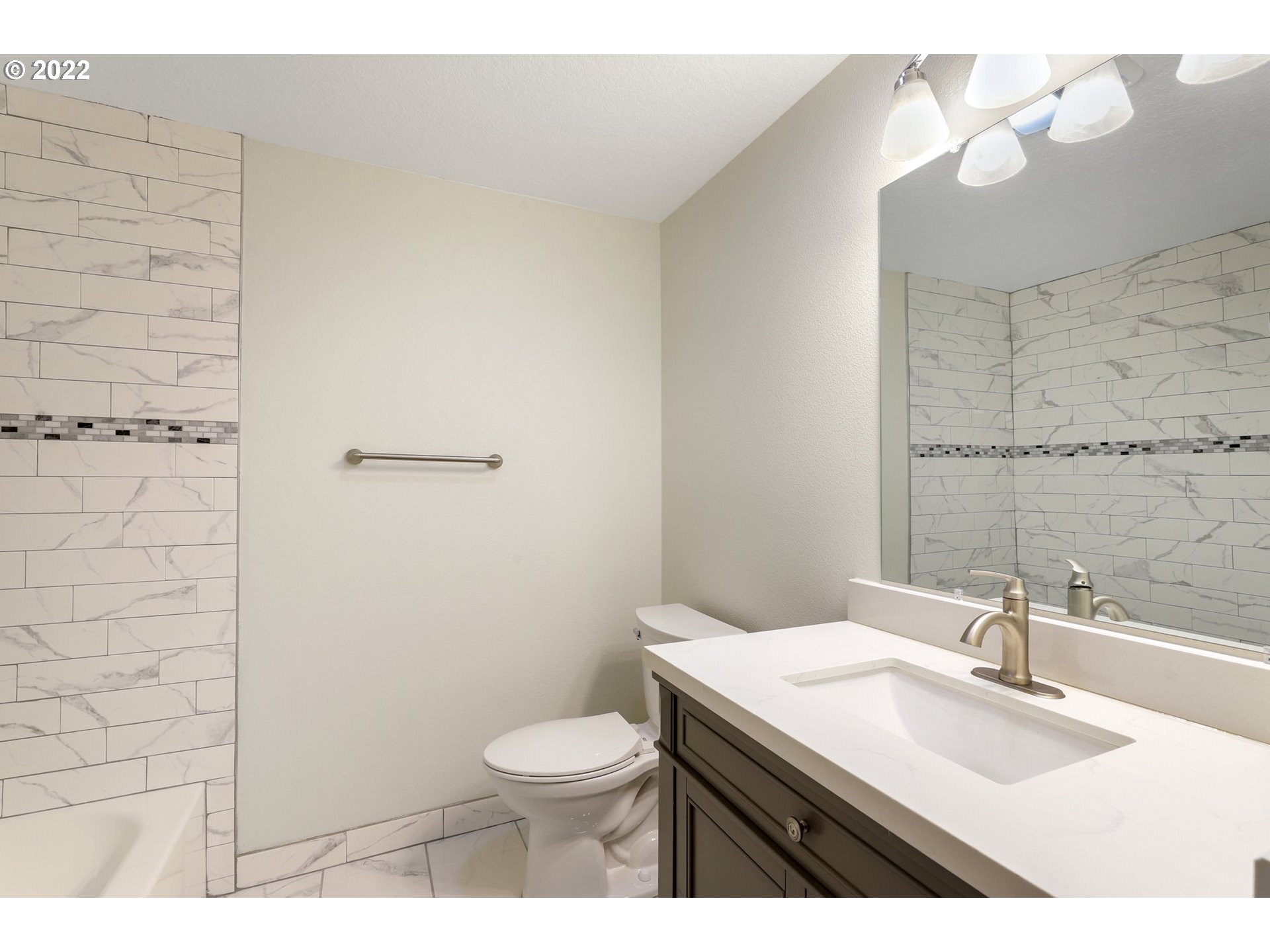 12622 Northwest Barnes Road, Unit 4 Portland, OR 97229 - Photo 10 of 17 Gallery Image 10
