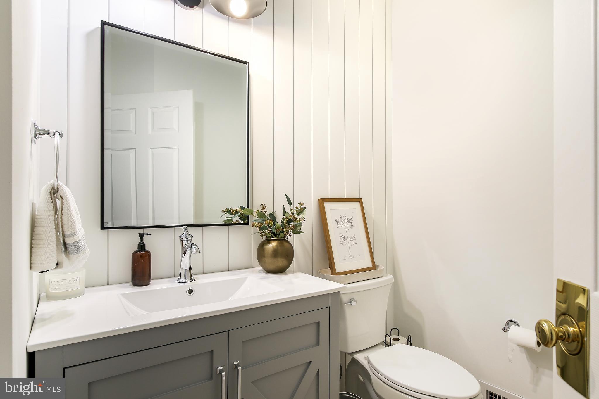 12109 Sheets Farm Road North Potomac, MD 20878 - Photo 7 of 45 Main Level Powder Room