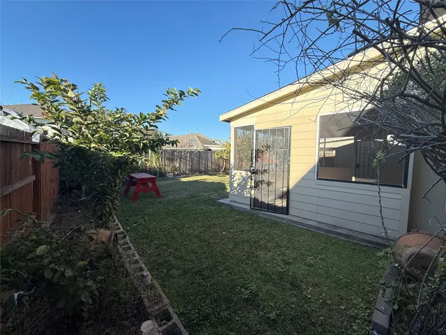 $284,500 | 8615 Tartan Walk Lane, Houston, TX 77075