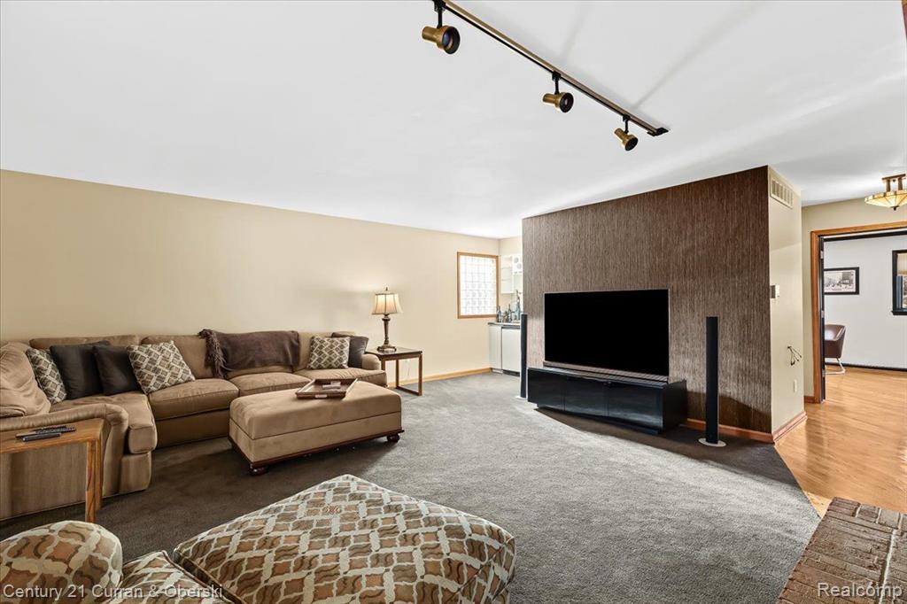 20148 Longridge Road Northville, MI 48167 - Photo 18 of 53