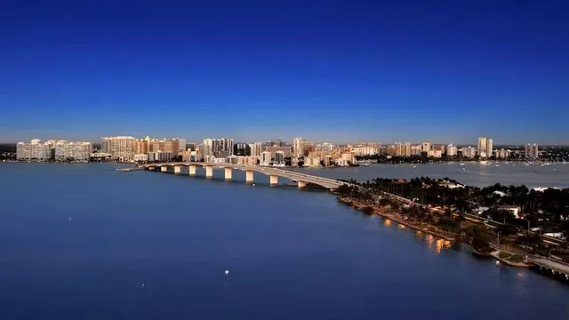 a view of ocean and city view