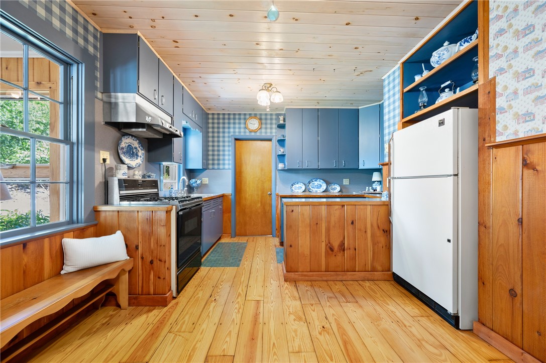 355 Scott Road Cumberland, RI 02864 - Photo 5 of 47
