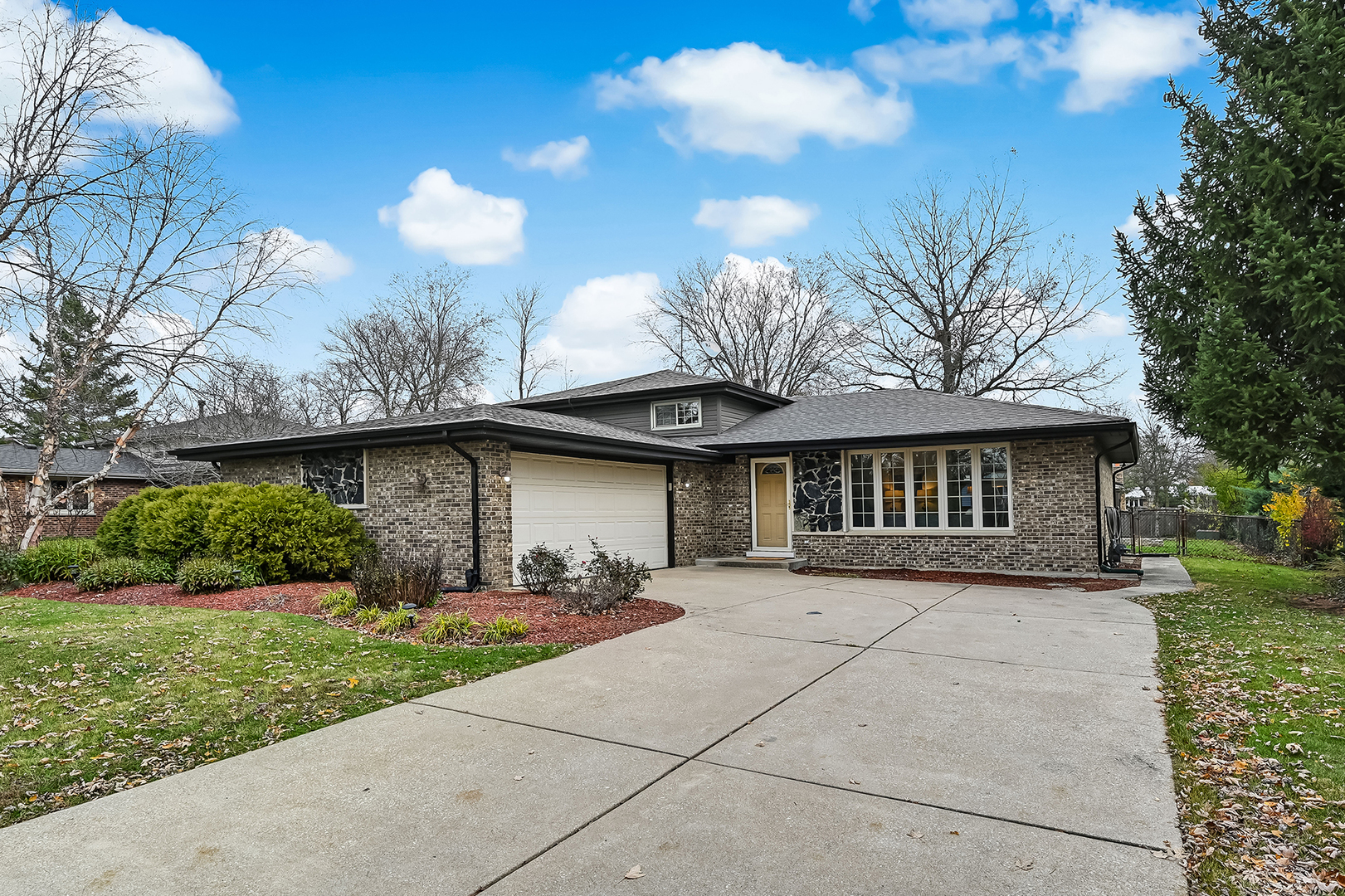 9S215 Kearney Rd, Downers Grove, IL 60516 | Compass