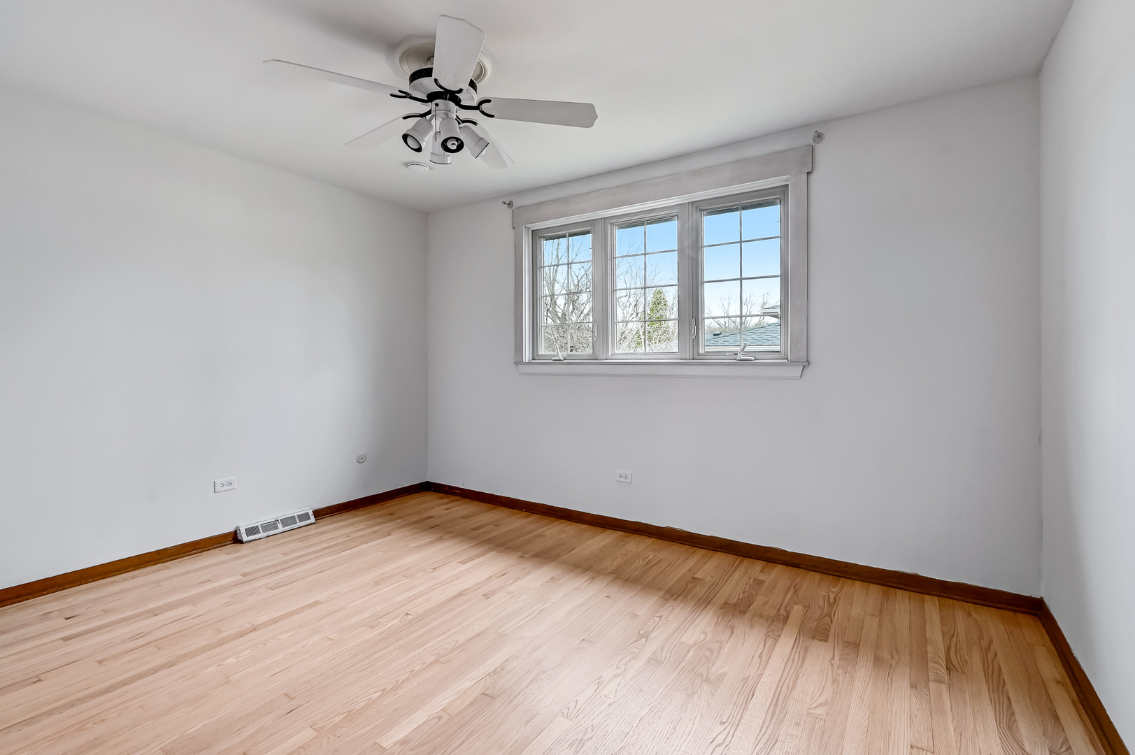 9S215 Kearney Road Downers Grove, IL 60516 - Photo 13 of 23 Gallery Image 13