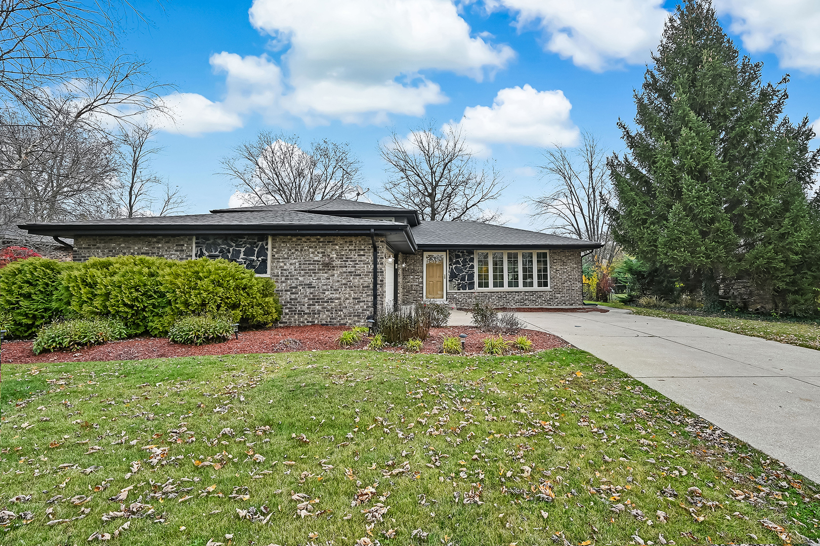 9S215 Kearney Road Downers Grove, IL 60516 - Photo 2 of 23 Gallery Image 2