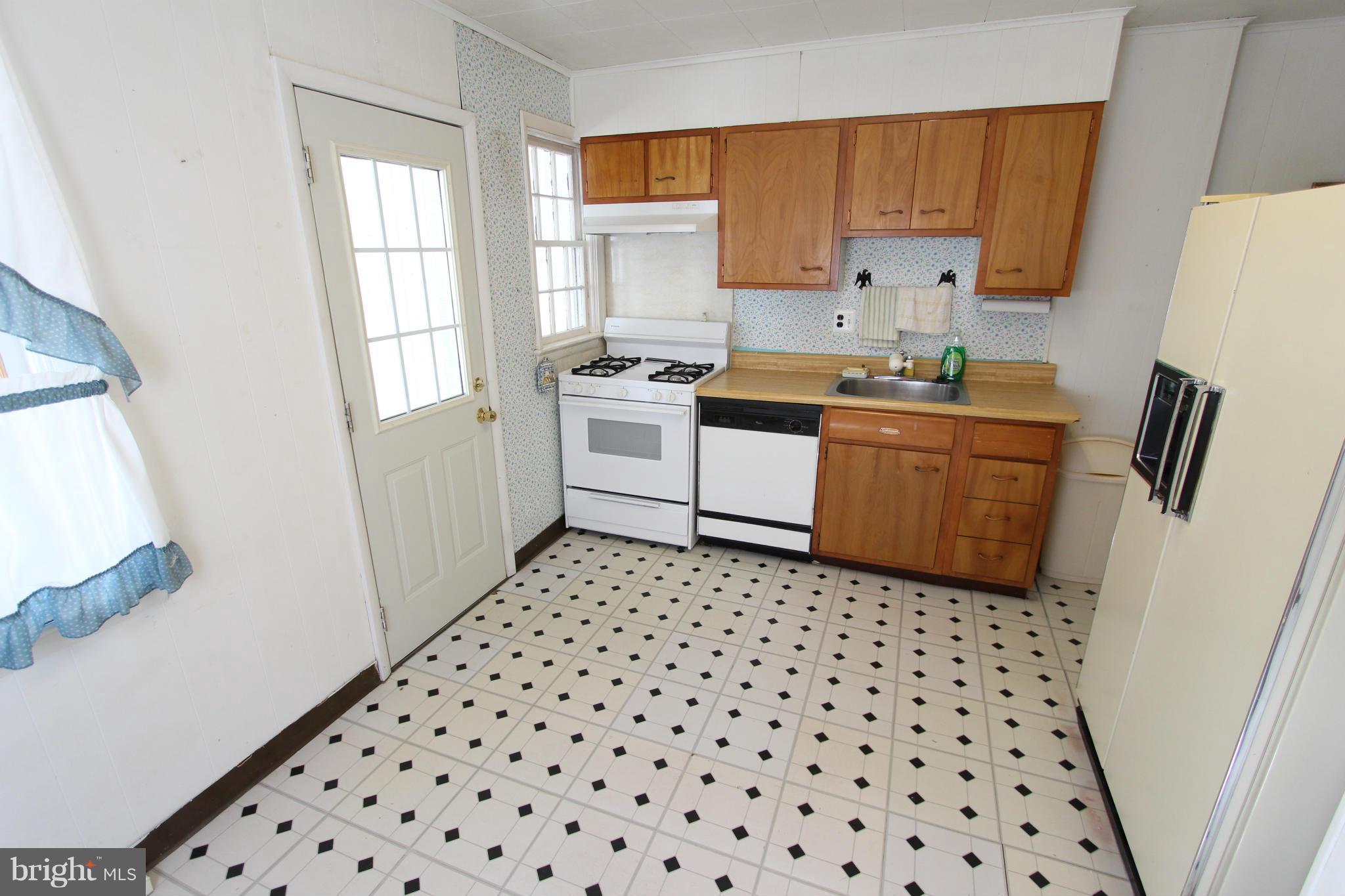 8320 Oakleigh Road Baltimore, MD 21234 - Photo 13 of 18 Kitchen