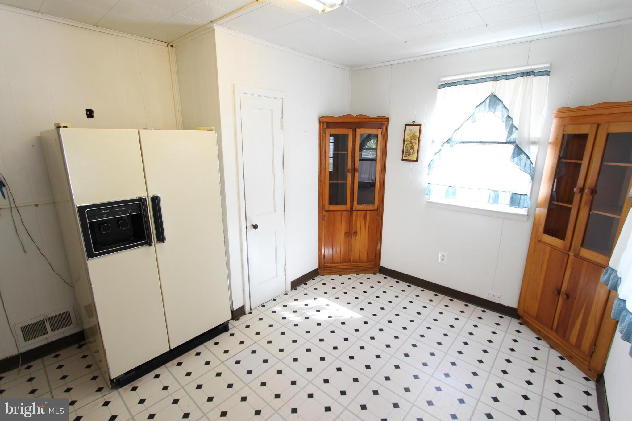 8320 Oakleigh Road Baltimore, MD 21234 - Photo 14 of 18 Kitchen