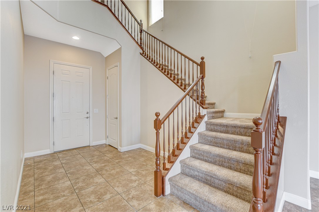 94 Einstein Ridge Way Las Vegas, NV 89183 - Photo 3 of 30 Gallery Image 3