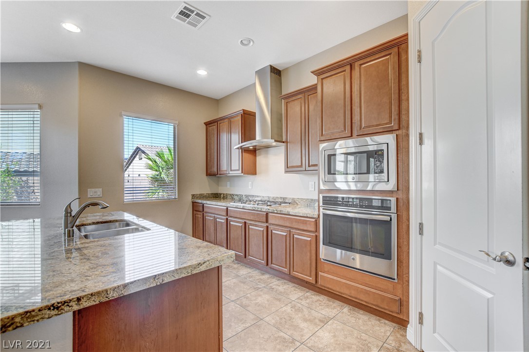 94 Einstein Ridge Way Las Vegas, NV 89183 - Photo 8 of 30 Gallery Image 8