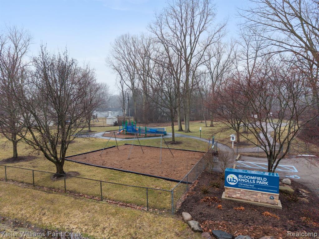 1811 Henbert Road West Bloomfield, MI 48324 - Photo 49 of 54 Gallery Image 49