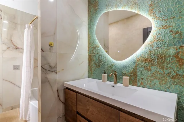 $5,500 | 20159 Lassen Street, Chatsworth, CA 91311