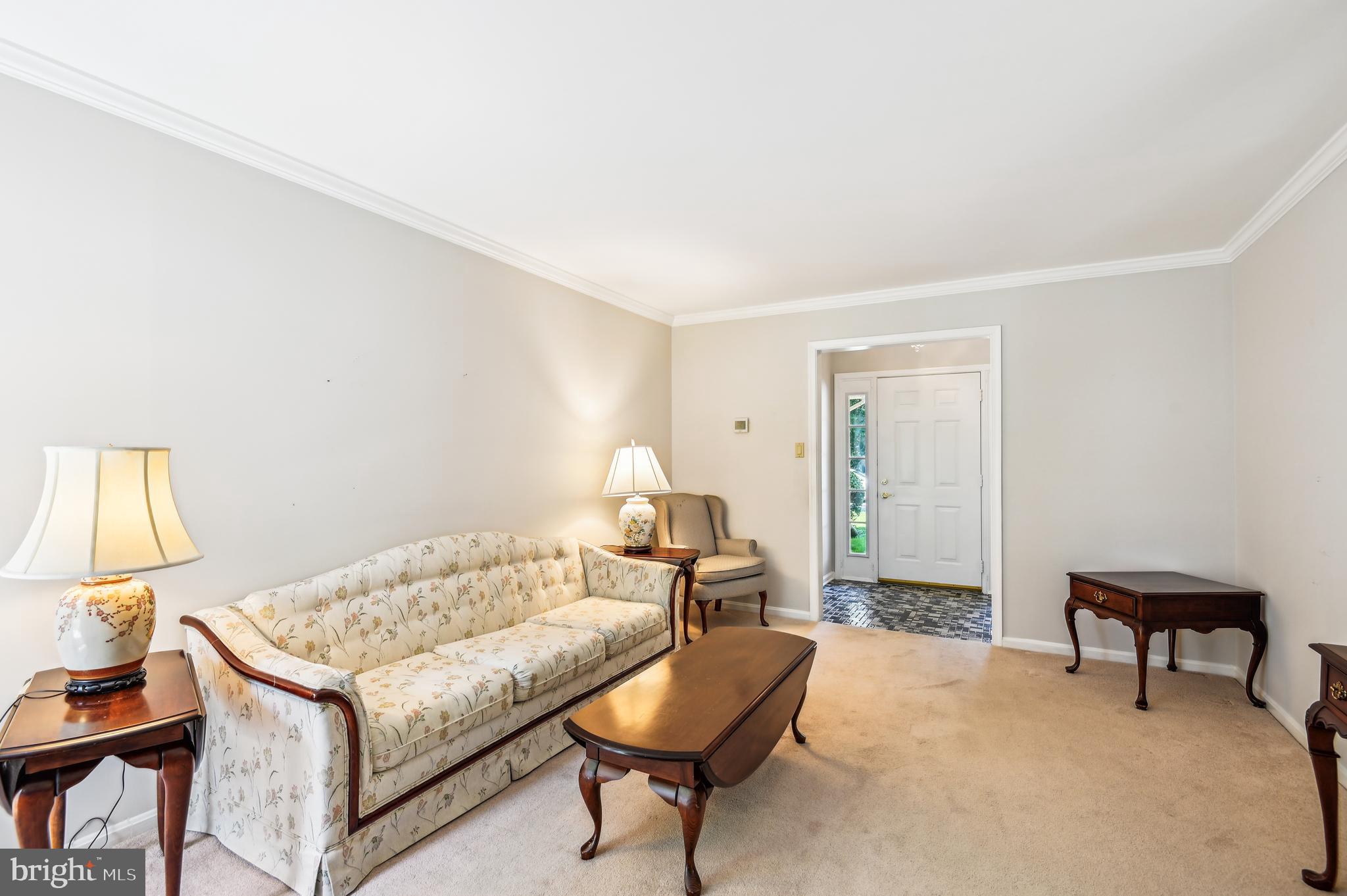 940 Schooner Circle Annapolis, MD 21401 - Photo 19 of 36 a living room with furniture and a lamp