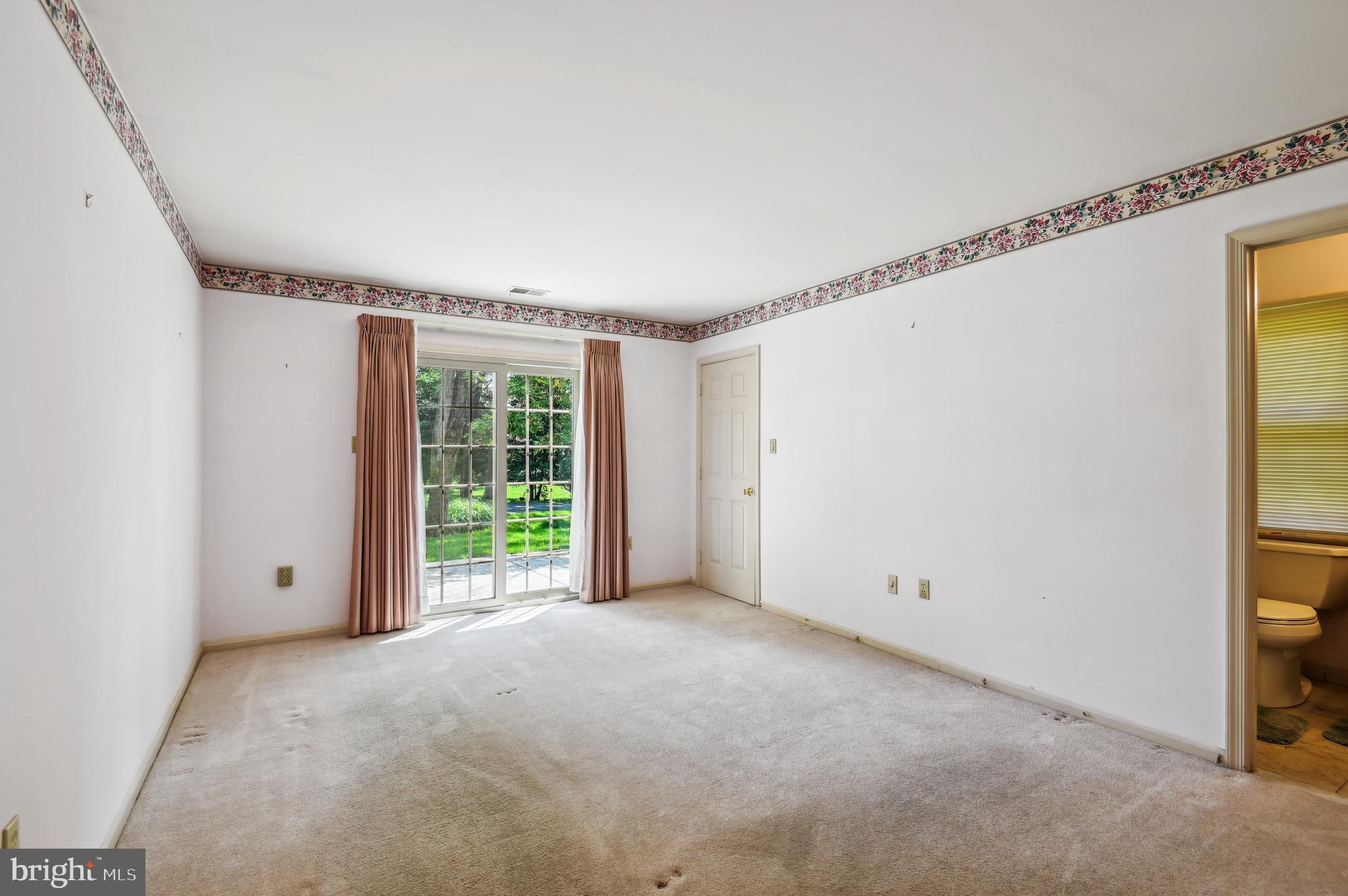 940 Schooner Circle Annapolis, MD 21401 - Photo 21 of 36 a view of an empty room with a window