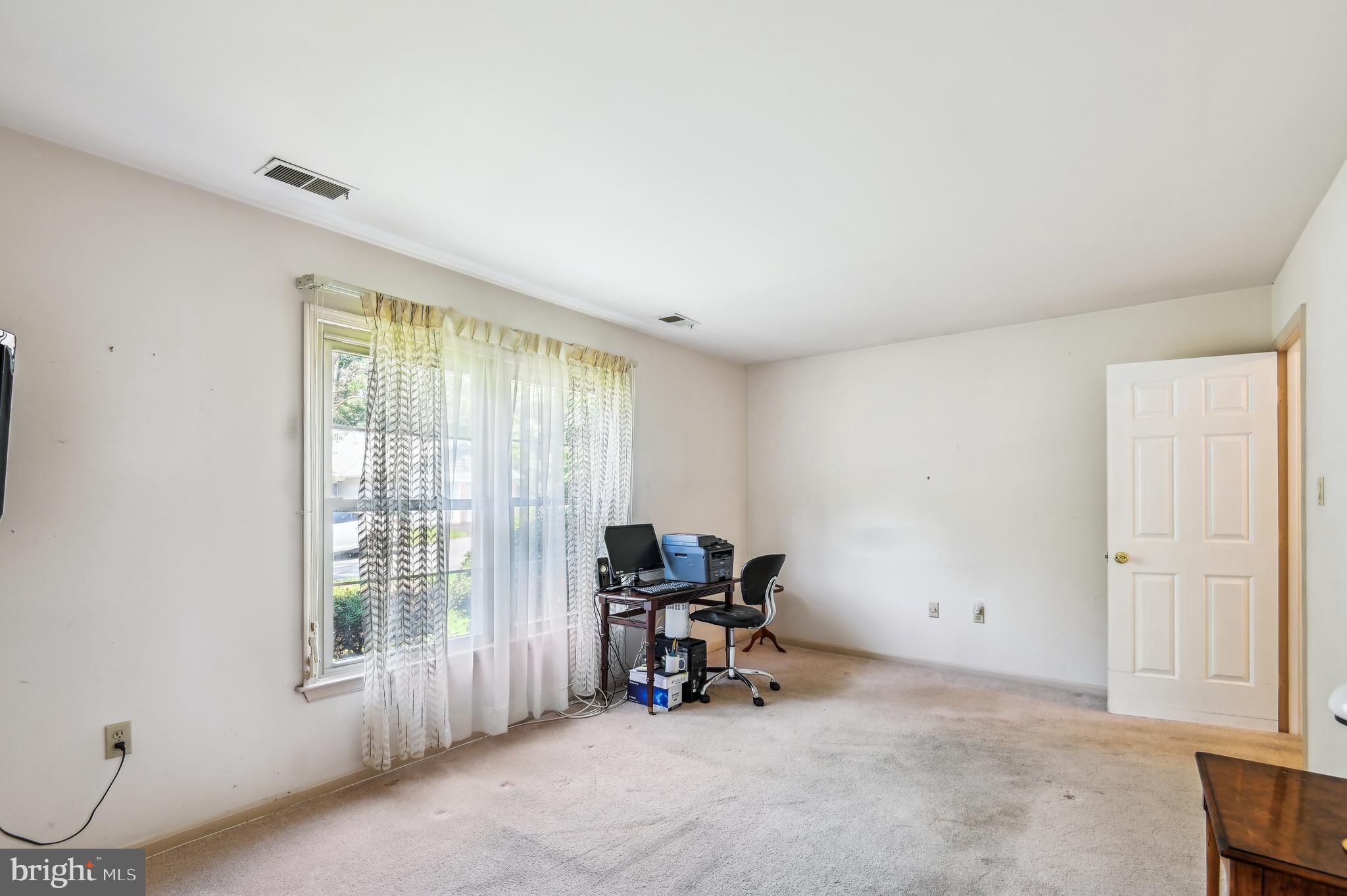 940 Schooner Circle Annapolis, MD 21401 - Photo 28 of 36 a view of a room with furniture and a window