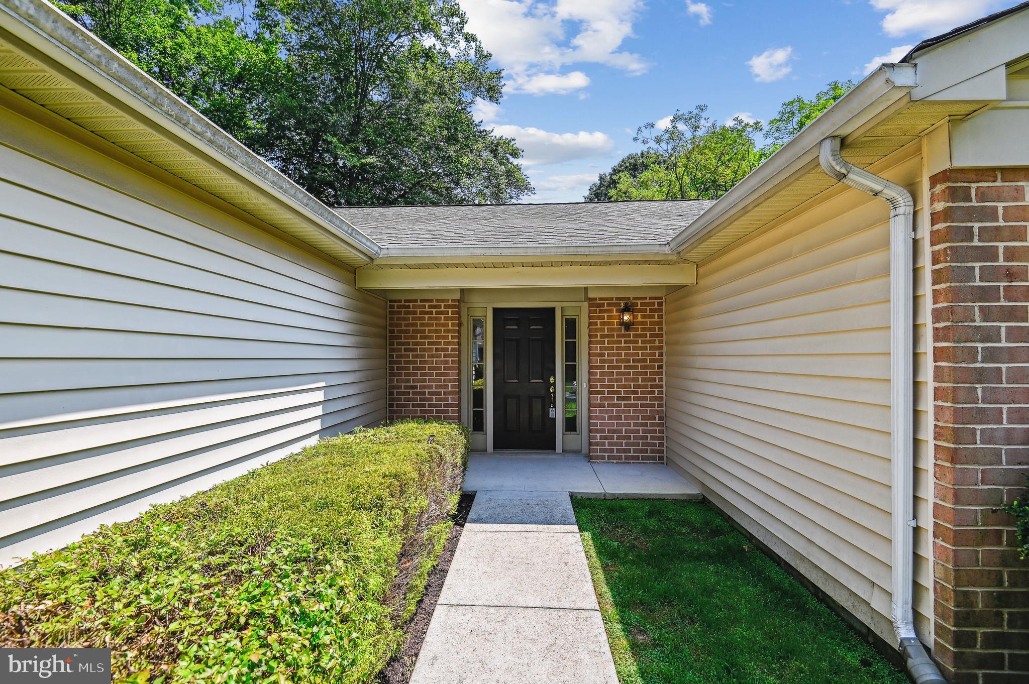 940 Schooner Circle Annapolis, MD 21401 - Photo 3 of 36 a view of a back yard with a house