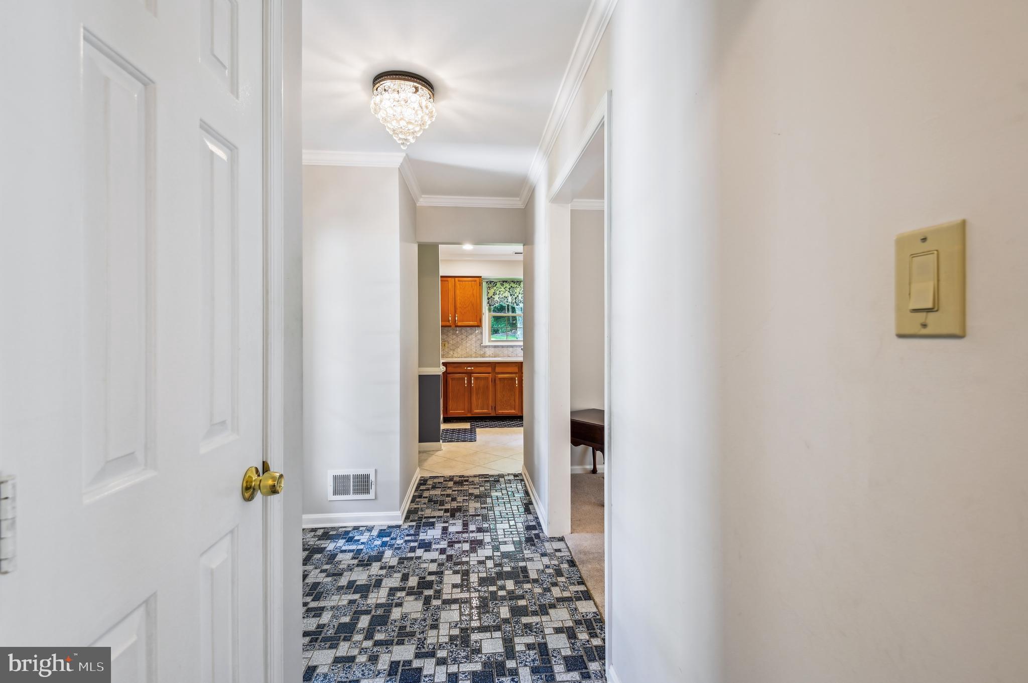 940 Schooner Circle Annapolis, MD 21401 - Photo 7 of 36 a view of a hallway with wooden floor and a livingroom