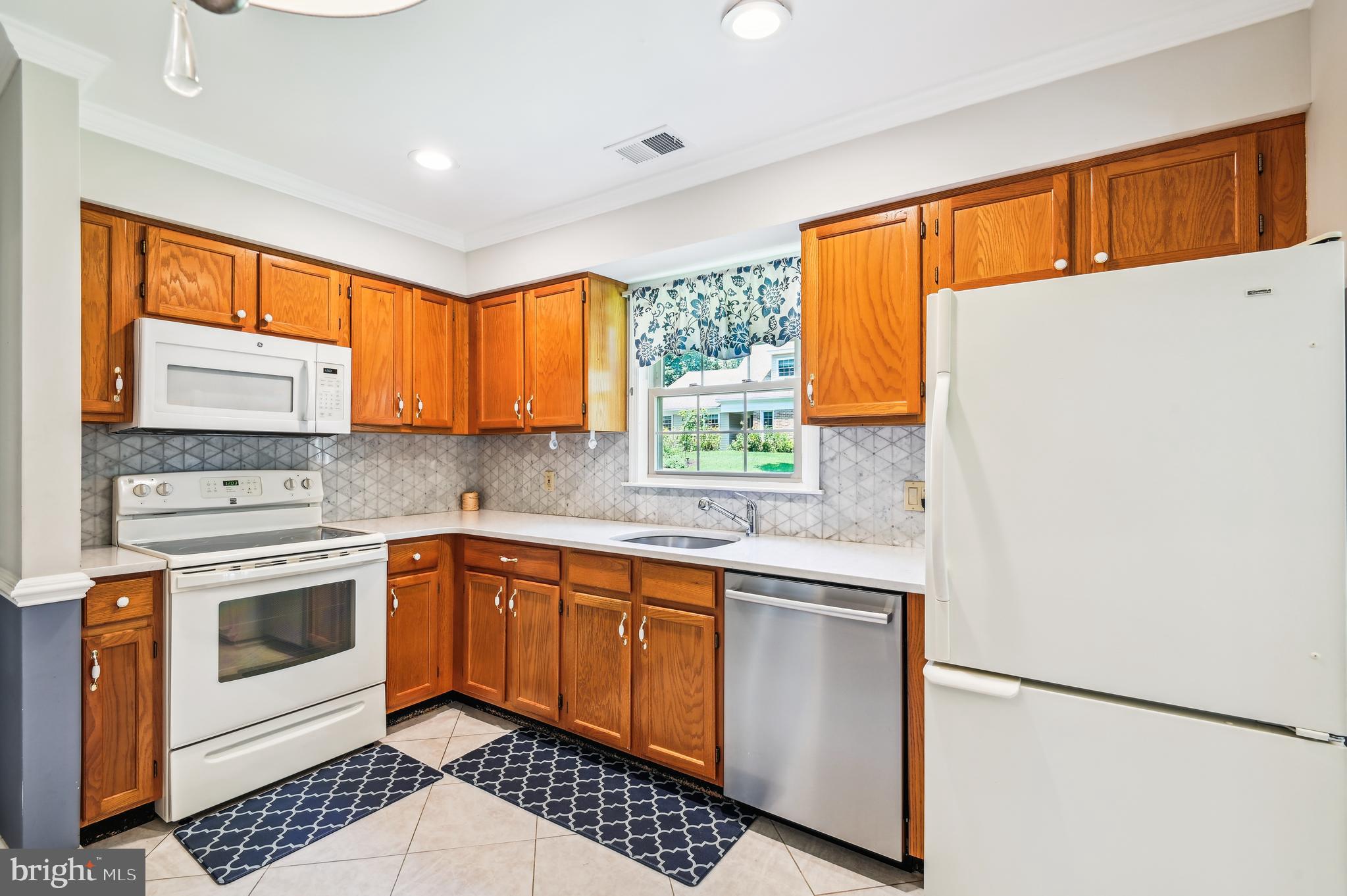 940 Schooner Circle Annapolis, MD 21401 - Photo 8 of 36 a kitchen with stainless steel appliances a stove sink and microwave