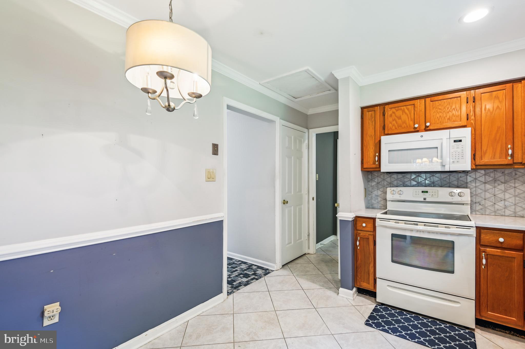 940 Schooner Circle Annapolis, MD 21401 - Photo 9 of 36 a kitchen with a stove and a cabinet