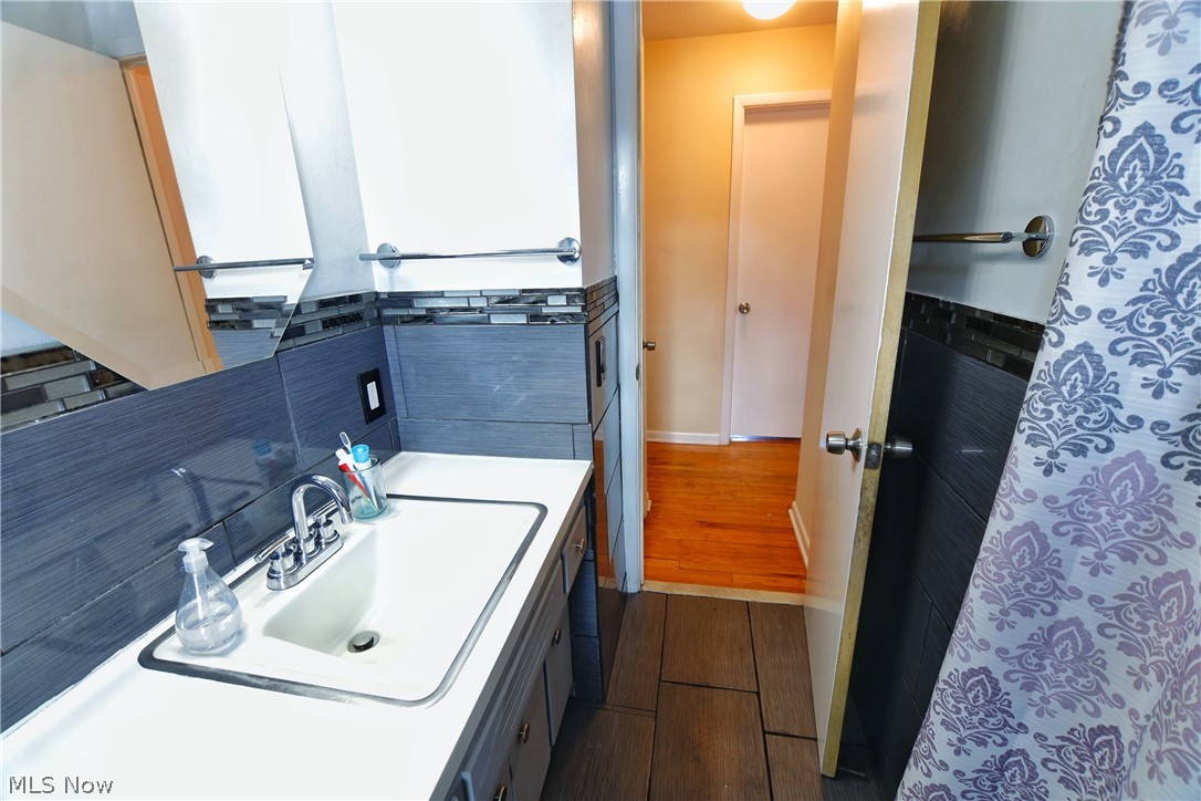 4378 Urban Road Cleveland, OH 44121 - Photo 9 of 24