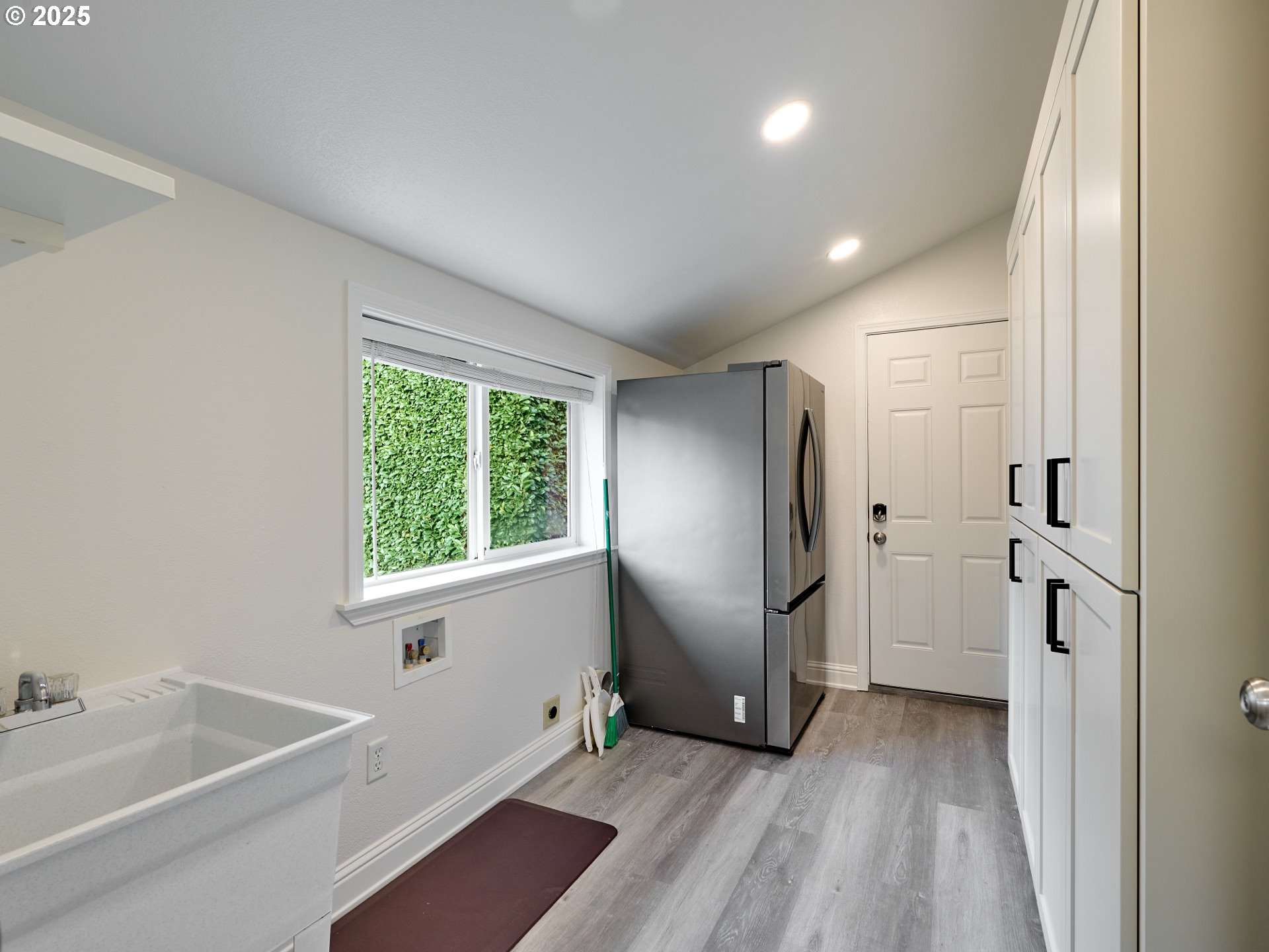 1006 Well Street Silverton, OR 97381 - Photo 24 of 35 a view of an empty room with a window