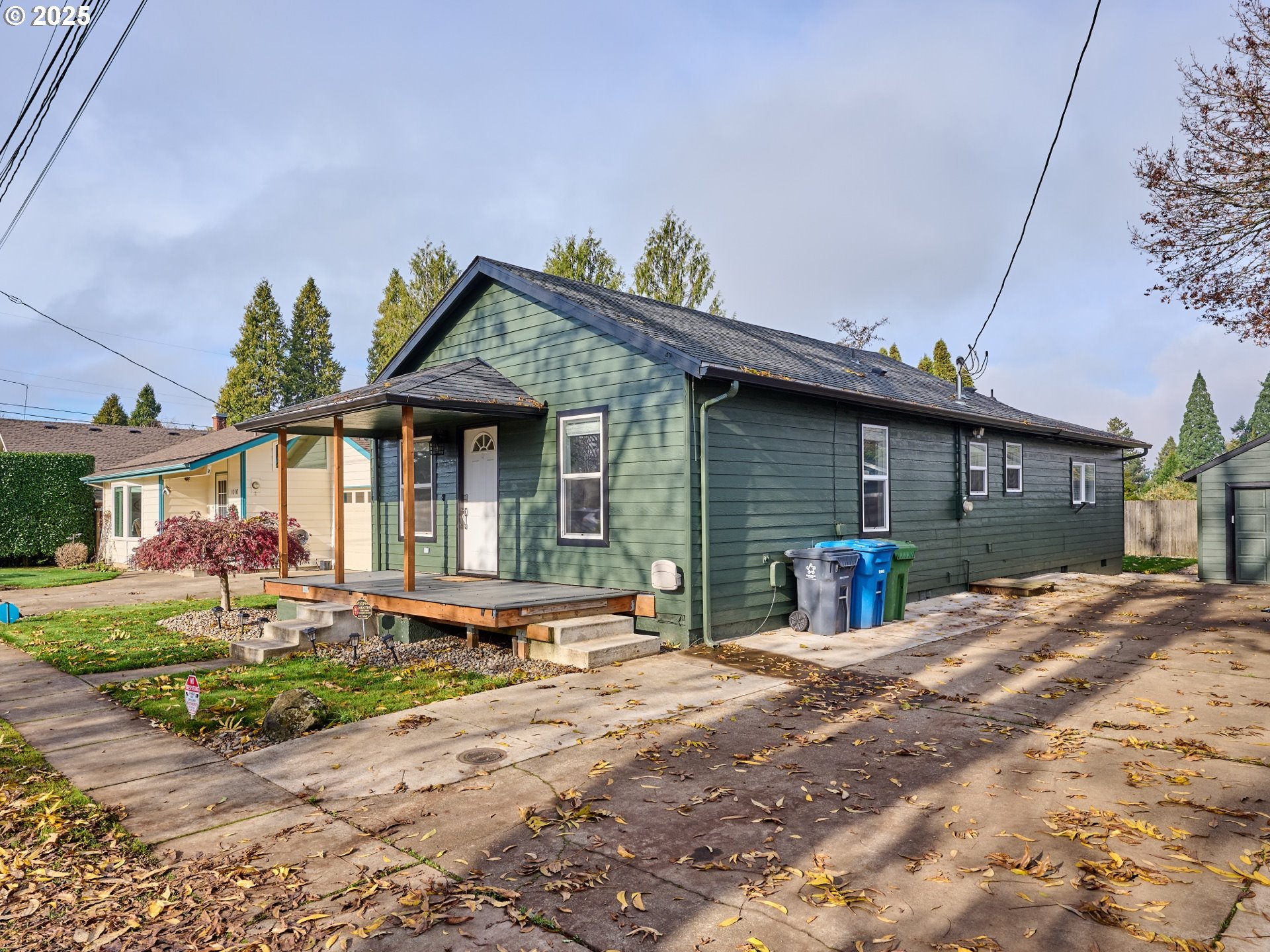 1006 Well Street Silverton, OR 97381 - Photo 26 of 35 a front view of a house with garden