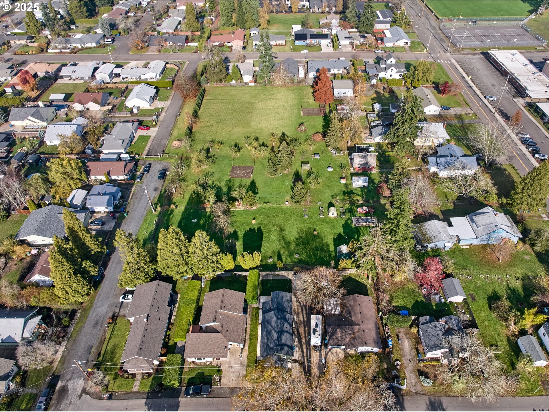 1006 Well Street Silverton, OR 97381 - Photo 33 of 35 an aerial view of residential houses with outdoor space