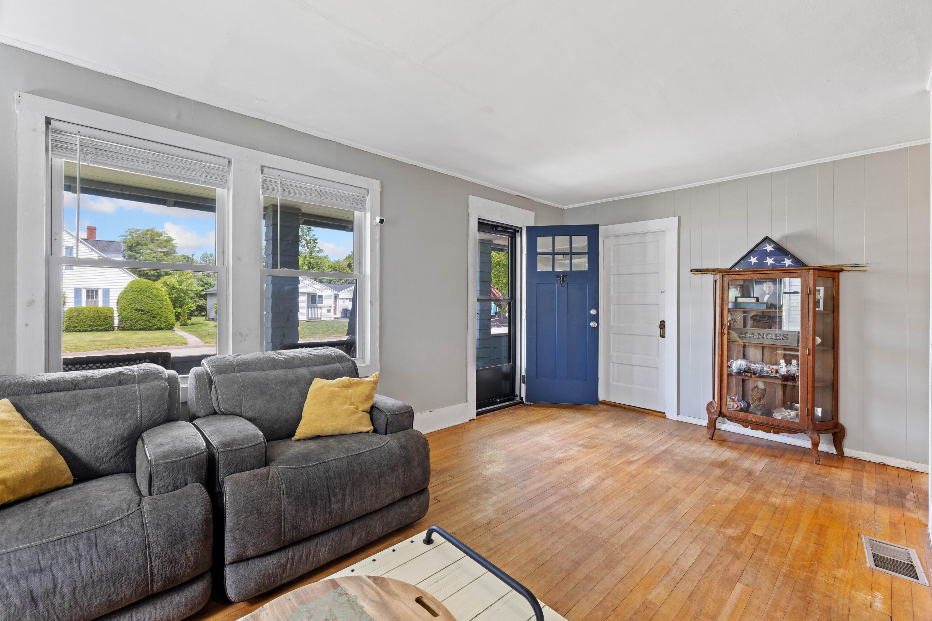 183 Graham Street Biddeford, ME 04005 - Photo 8 of 27 Living room