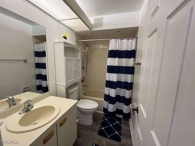 $189,500 | 11500 Caravel Circle, Unit 4028, Fort Myers, FL 33908