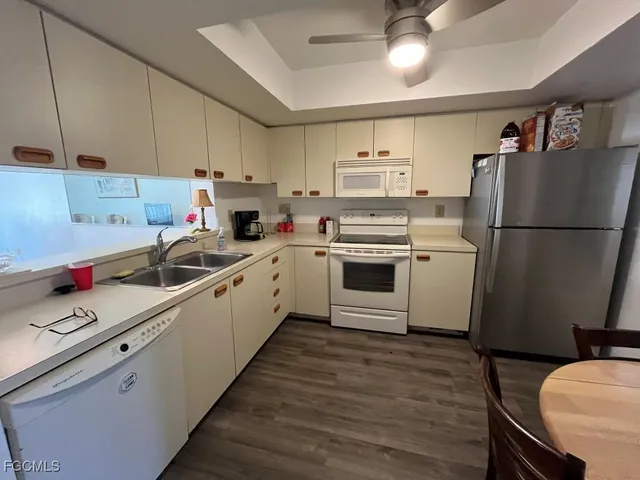 $189,500 | 11500 Caravel Circle, Unit 4028, Fort Myers, FL 33908