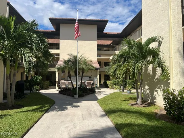 $189,500 | 11500 Caravel Circle, Unit 4028, Fort Myers, FL 33908