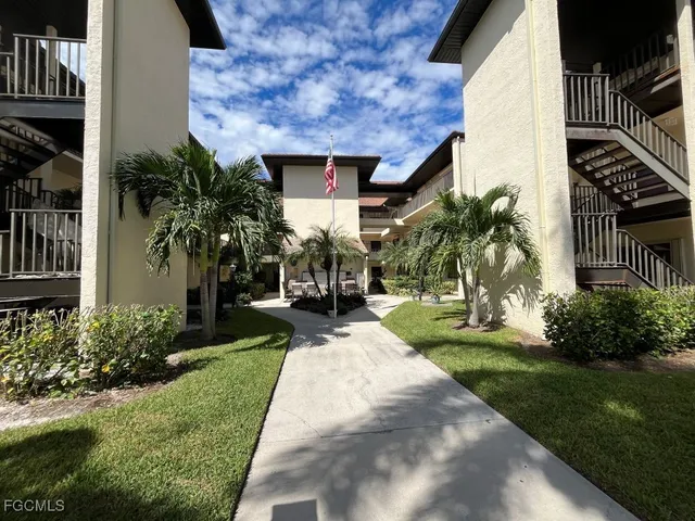 $189,500 | 11500 Caravel Circle, Unit 4028, Fort Myers, FL 33908