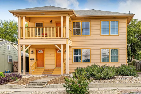 $1,300 | 611 West Ridgewood Court, Unit 2, San Antonio, TX 78212