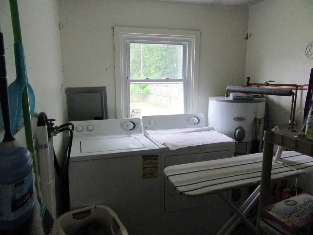 7 Bruce Street Springfield, MA 01119 - Photo 11 of 17