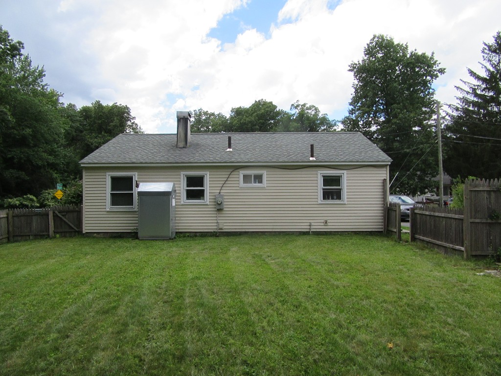 7 Bruce Street Springfield, MA 01119 - Photo 4 of 17