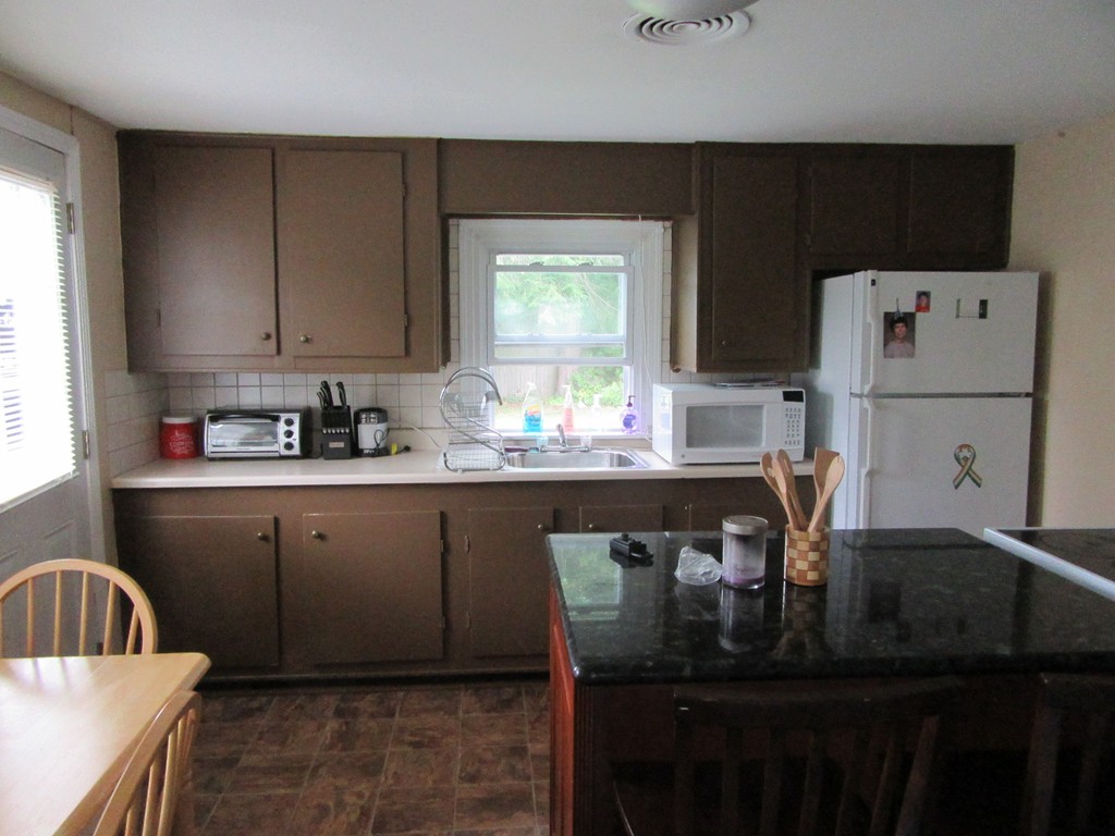7 Bruce Street Springfield, MA 01119 - Photo 8 of 17