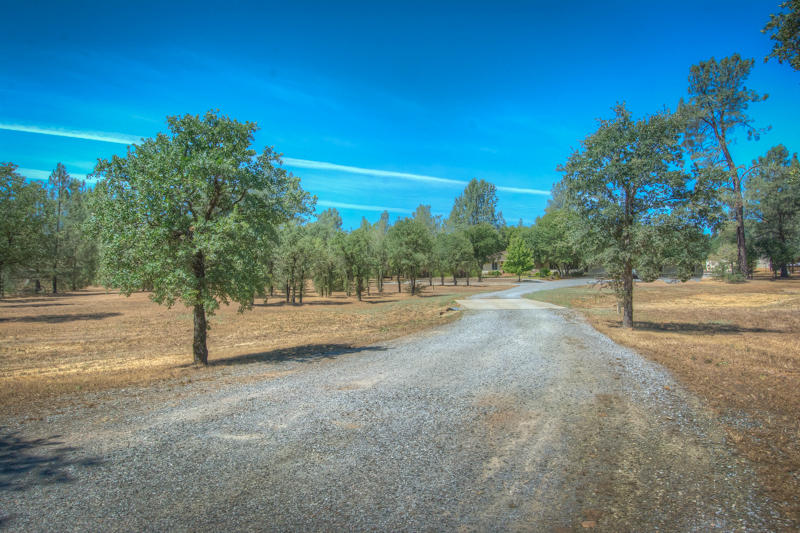 5114 Happy Valley Road Anderson, CA 96007 - Photo 2 of 27 happy valley-137 (800x533)