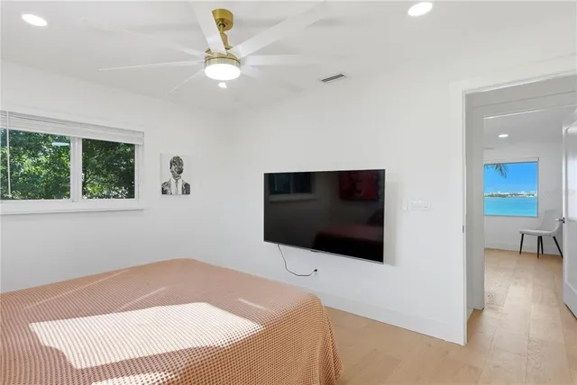 $7,500 | 377 22nd Avenue Southeast, St. Petersburg, FL 33705